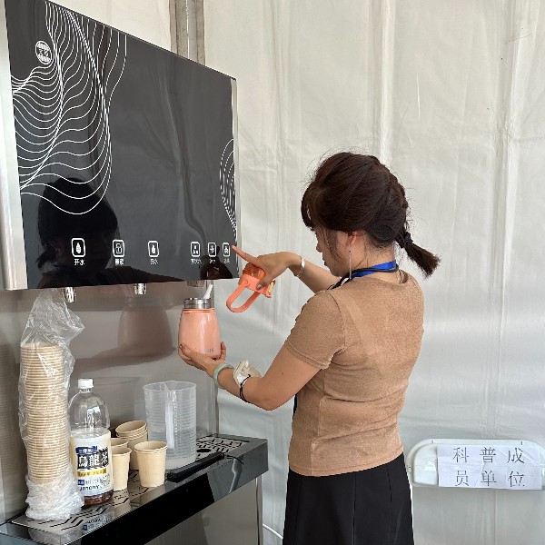 北京某單位選用宏華電開(kāi)水器，以科技賦能健康飲水新時(shí)代